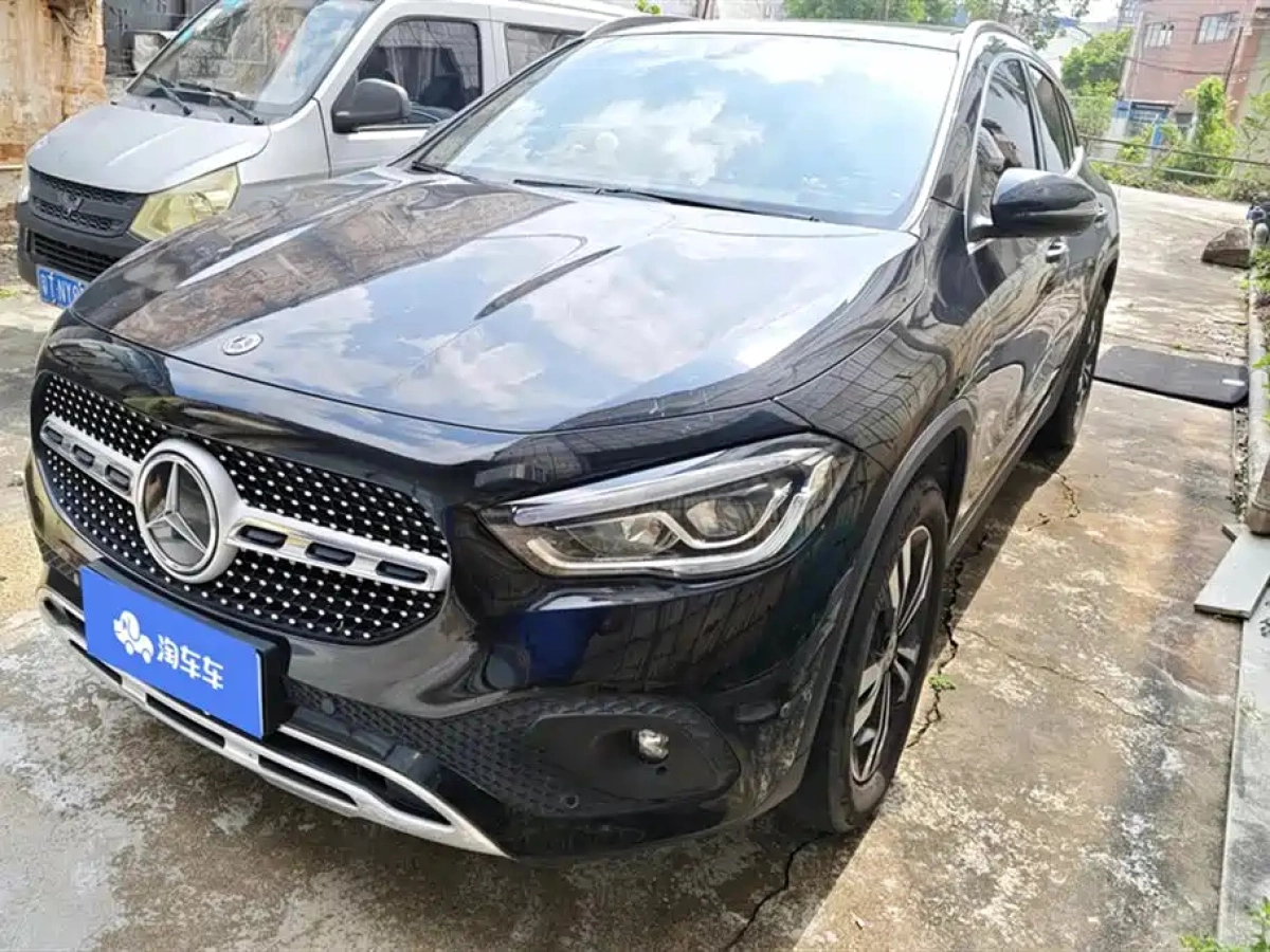 MERCEDES BENZ GLA  2021