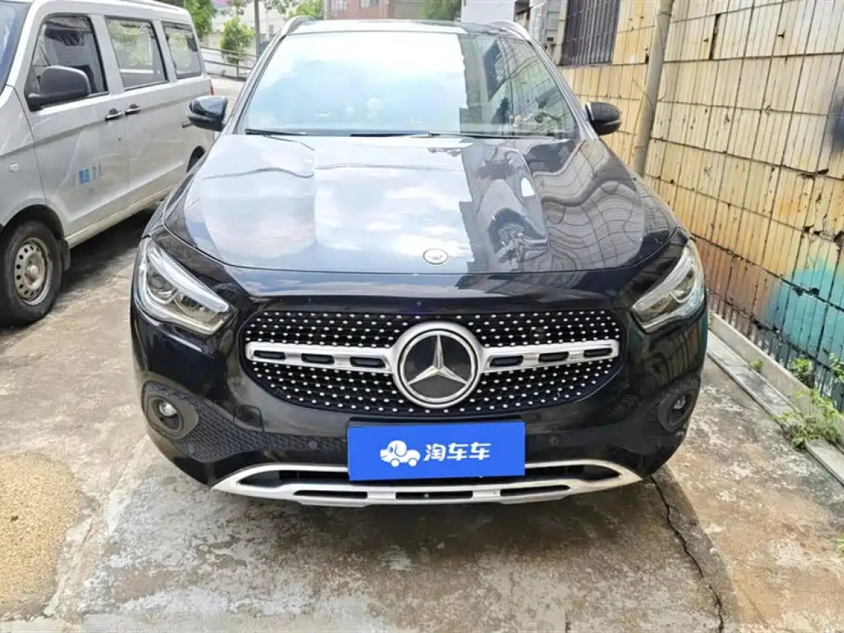MERCEDES BENZ GLA