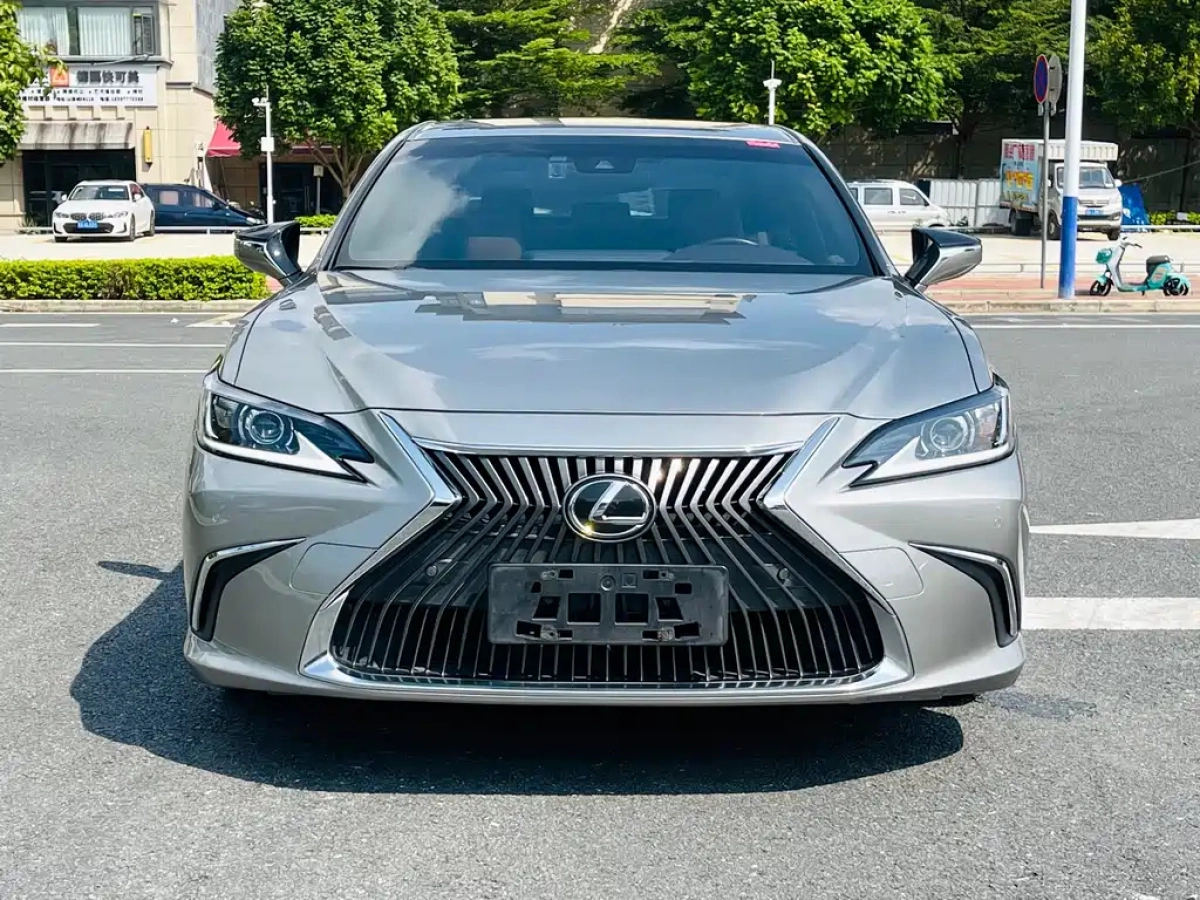 LEXUS ES  2019