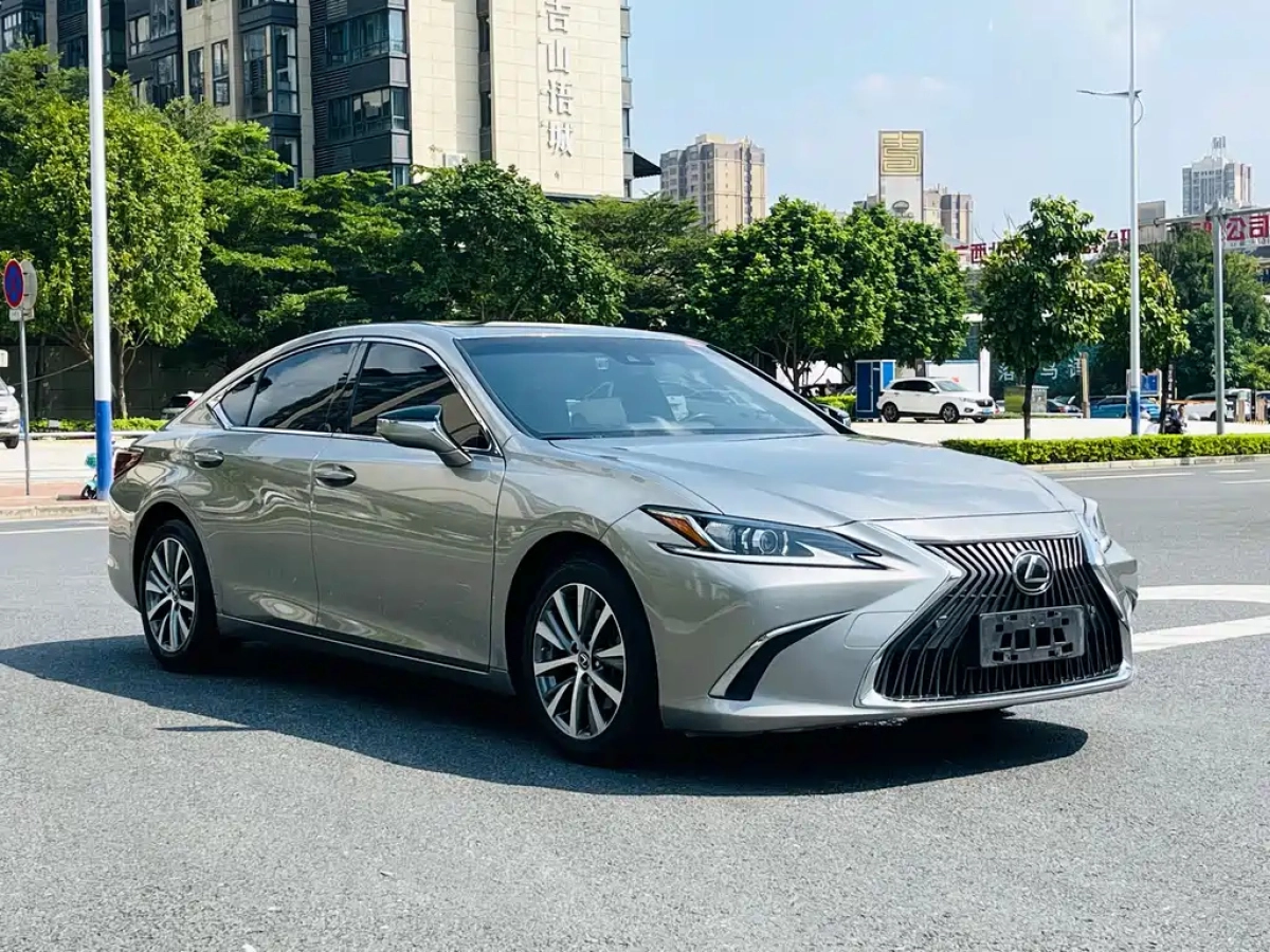 LEXUS ES