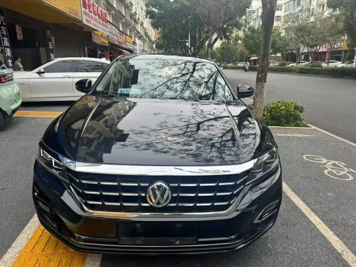 VOLKSWAGEN PASSAT