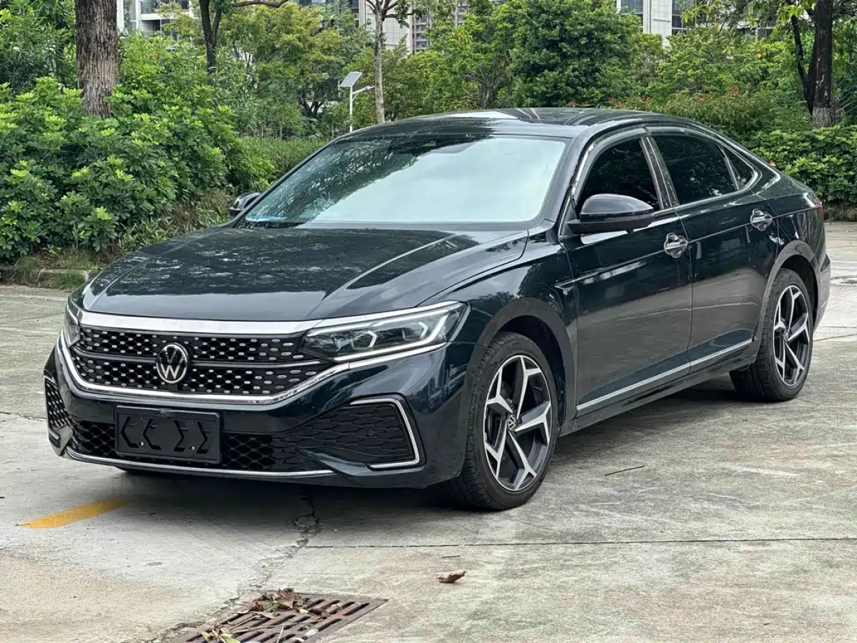 VOLKSWAGEN PASSAT  2022