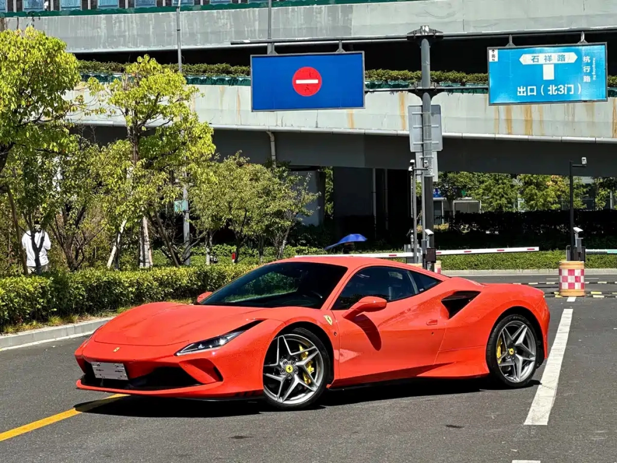 FERRARI F8