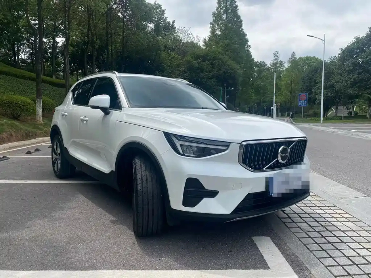 VOLVO XC40