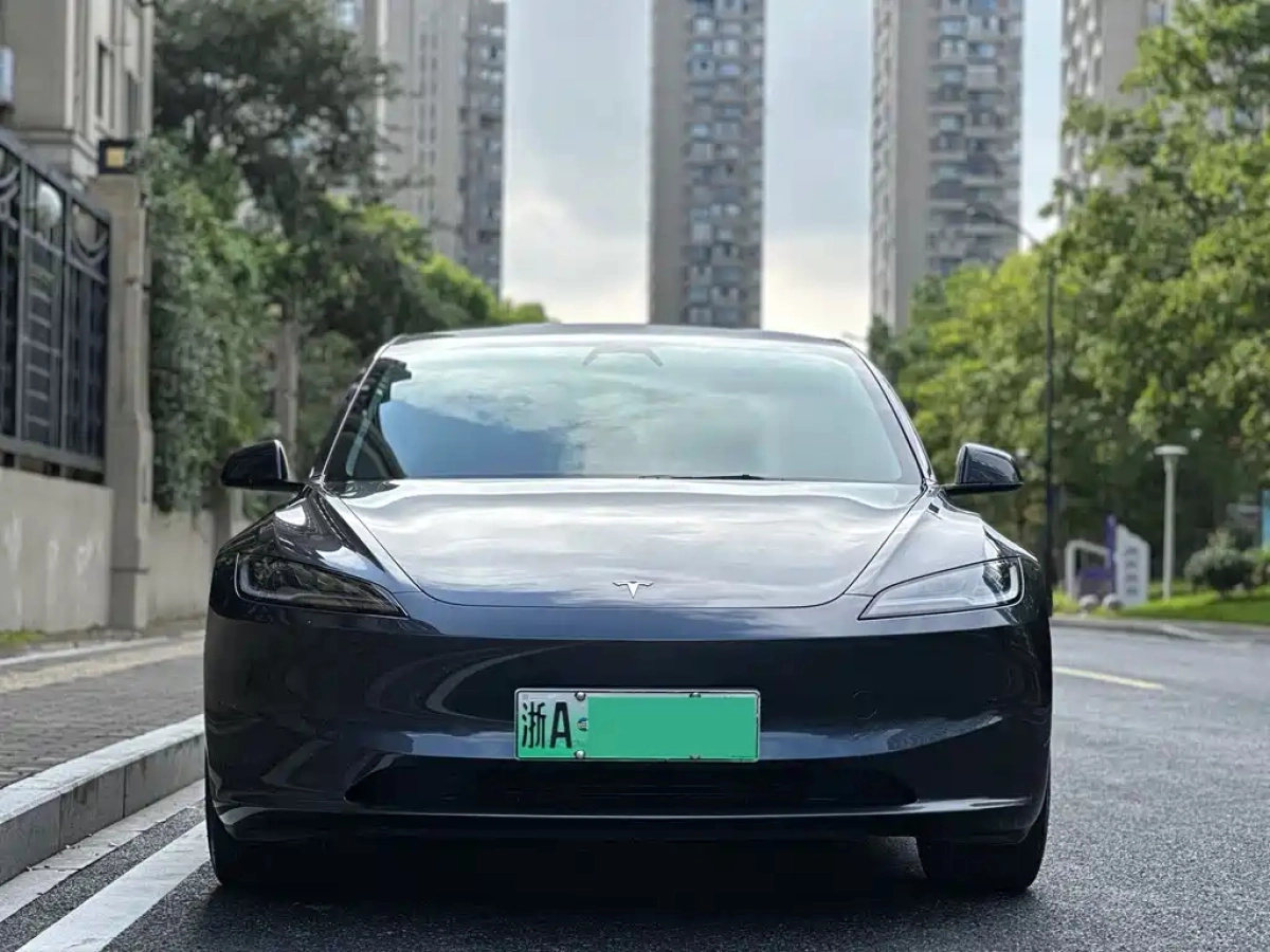 TESLA MODEL 3