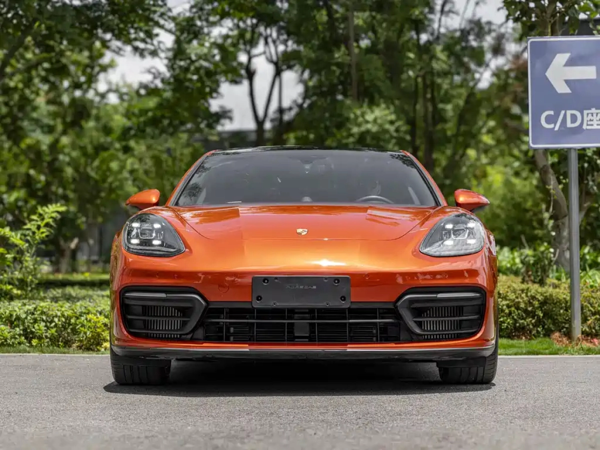 PORSCHE PANAMERA