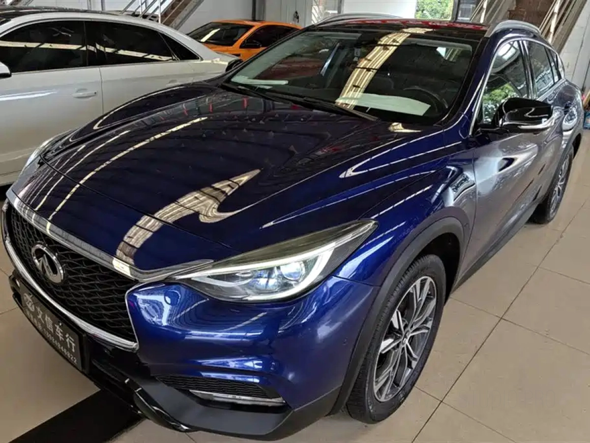 INFINITI QX30