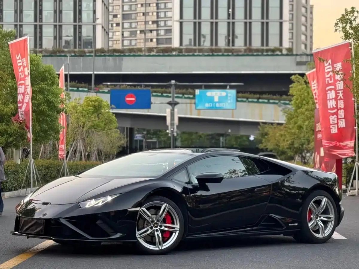 LAMBORGHINI HURACAN