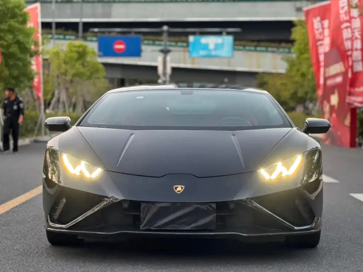 LAMBORGHINI HURACAN