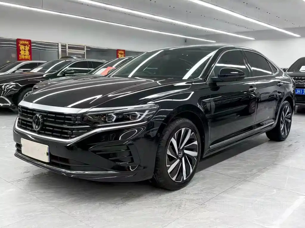 VOLKSWAGEN PASSAT  2024