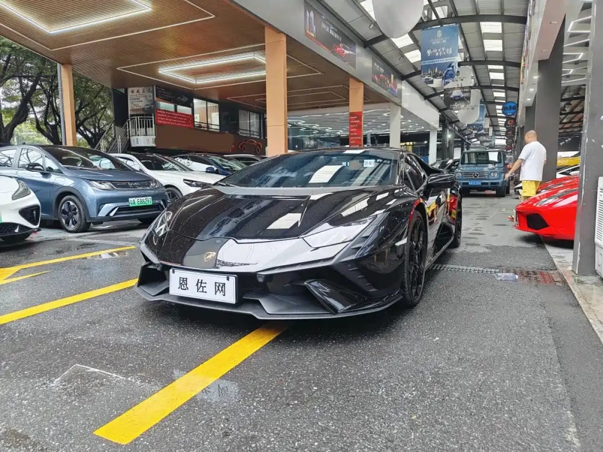 LAMBORGHINI HURACAN  2024