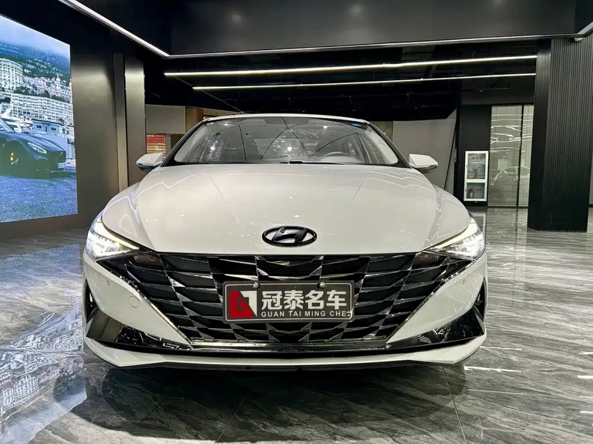 HYUNDAI ELANTRA