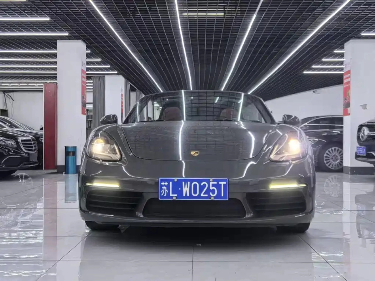 PORSCHE 718