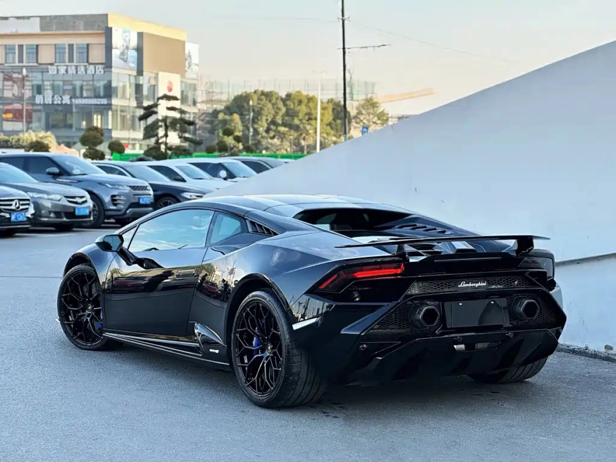 LAMBORGHINI HURACAN