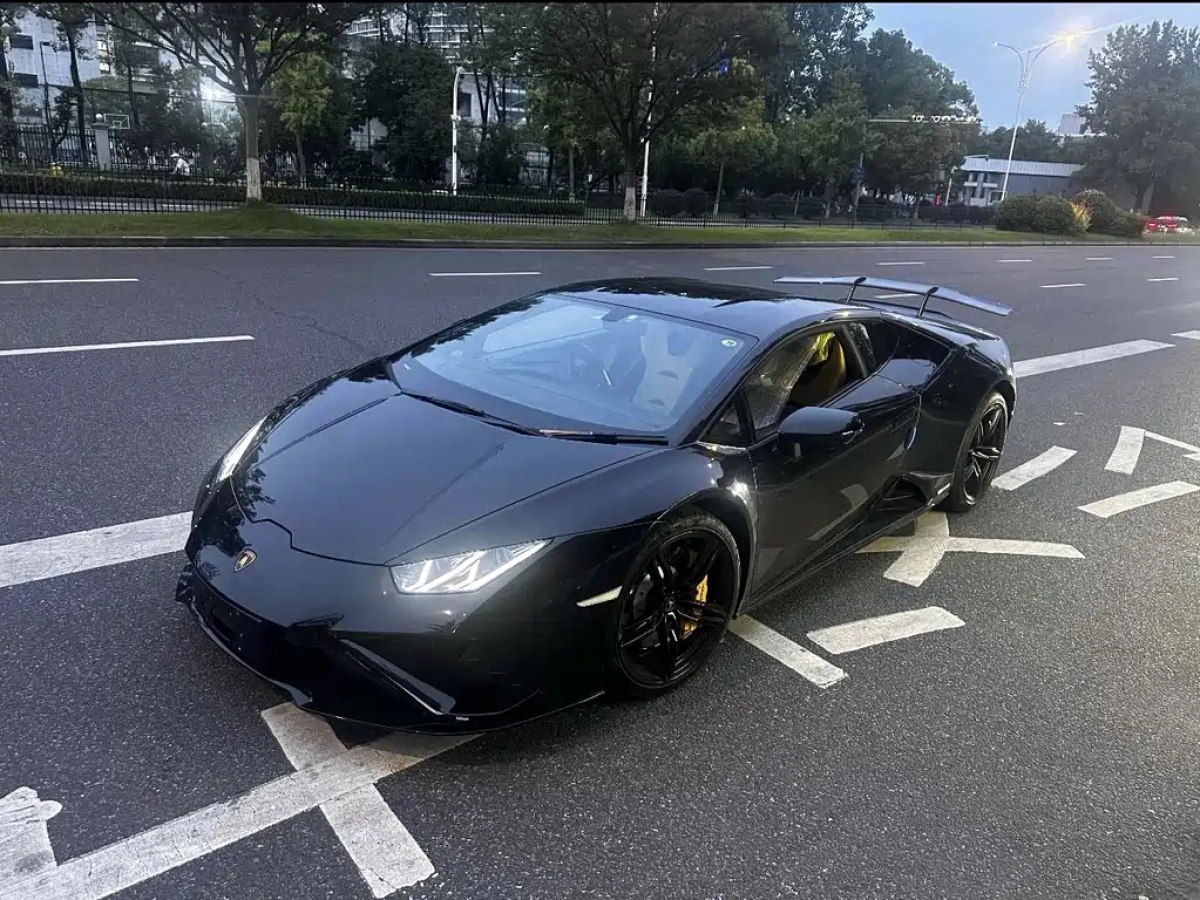 LAMBORGHINI HURACAN