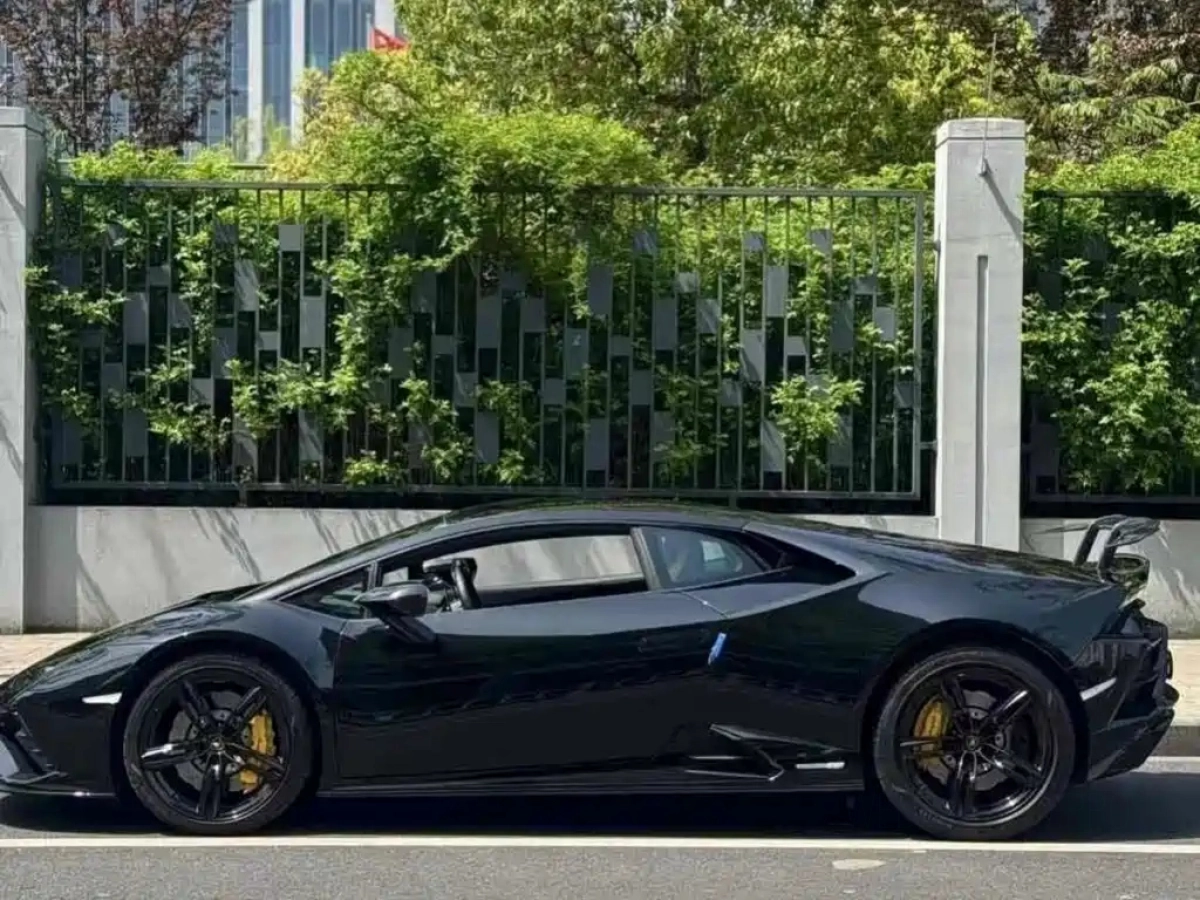 LAMBORGHINI HURACAN