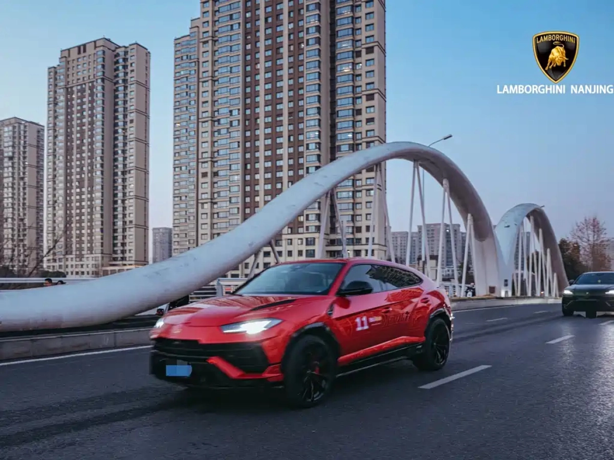 LAMBORGHINI URUS  2023