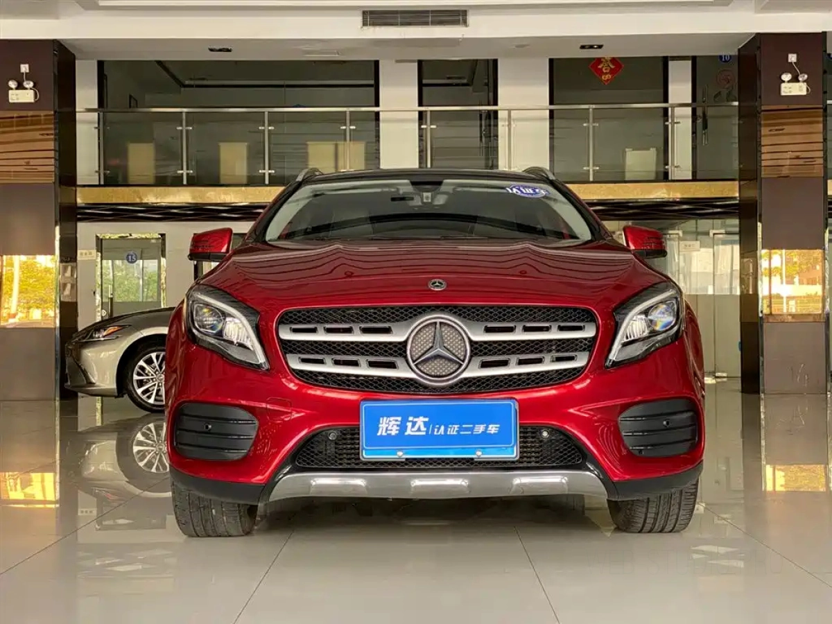MERCEDES BENZ GLA