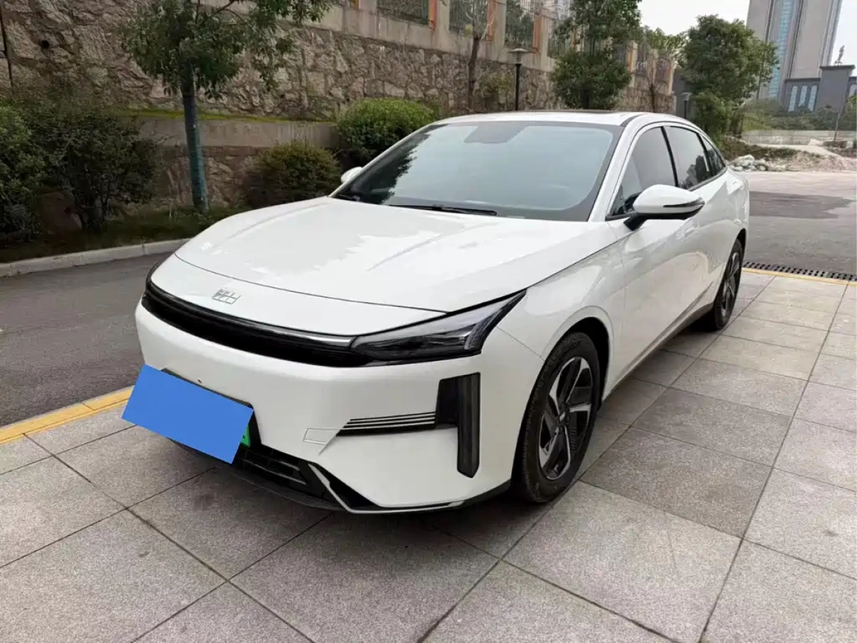 GEELY GALAXY GALAXY L6  2024