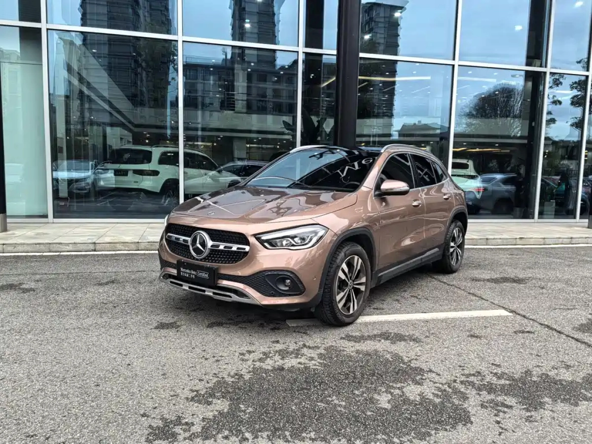 MERCEDES BENZ GLA  2020