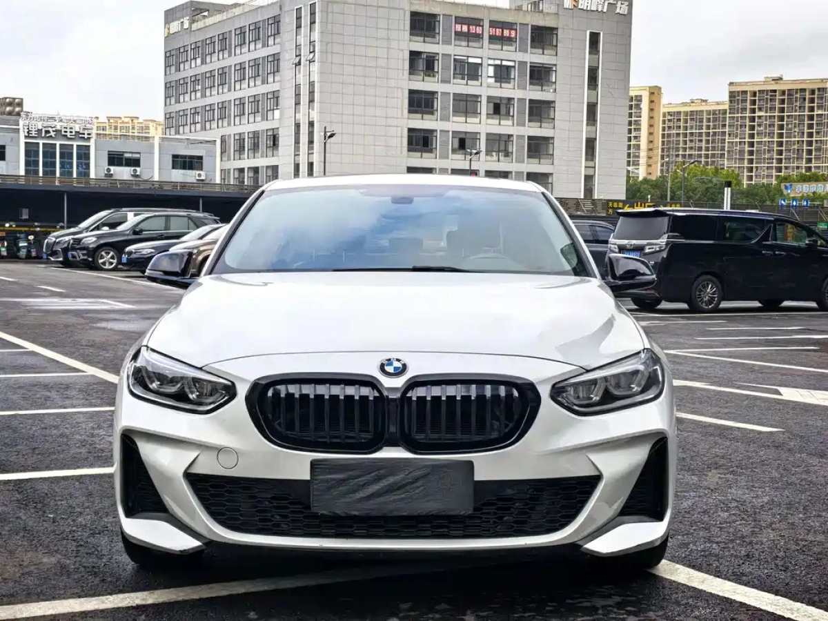 BMW 1-SERIES  2022