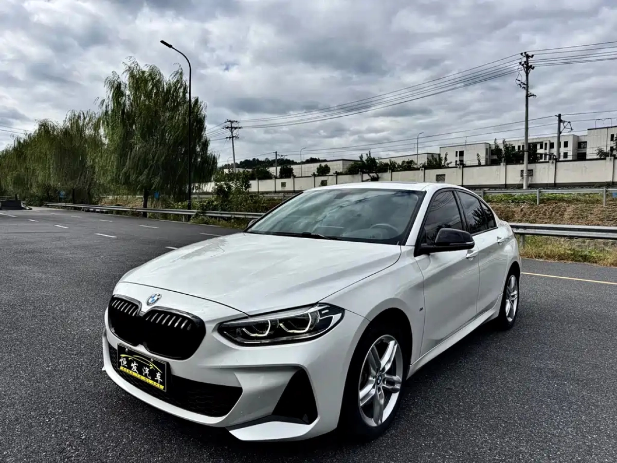 BMW 1-SERIES  2022