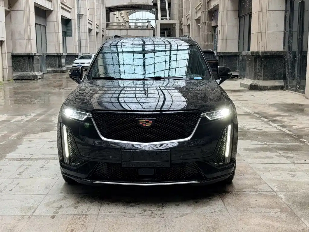CADILLAC XT6
