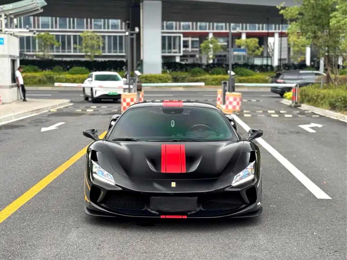FERRARI F8