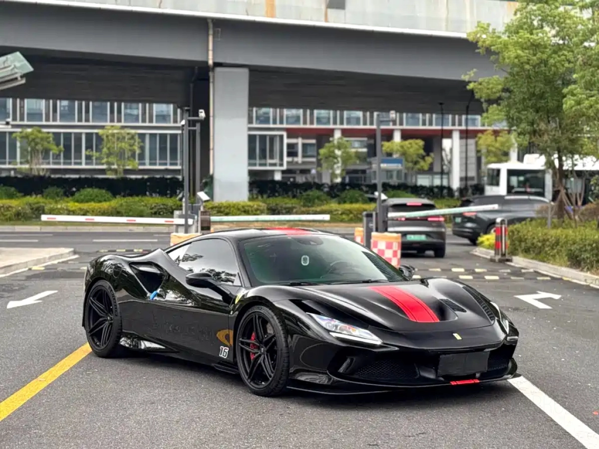 FERRARI F8