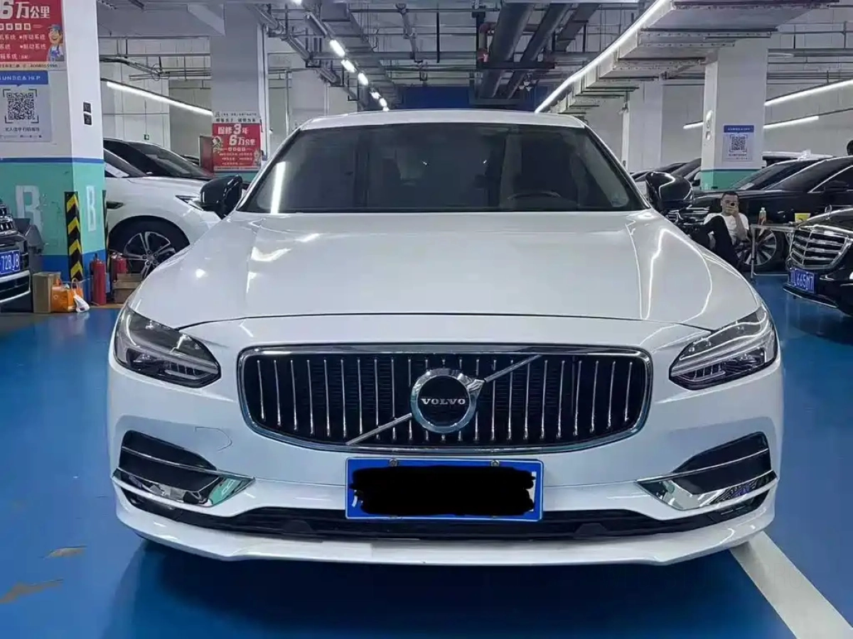 VOLVO S90