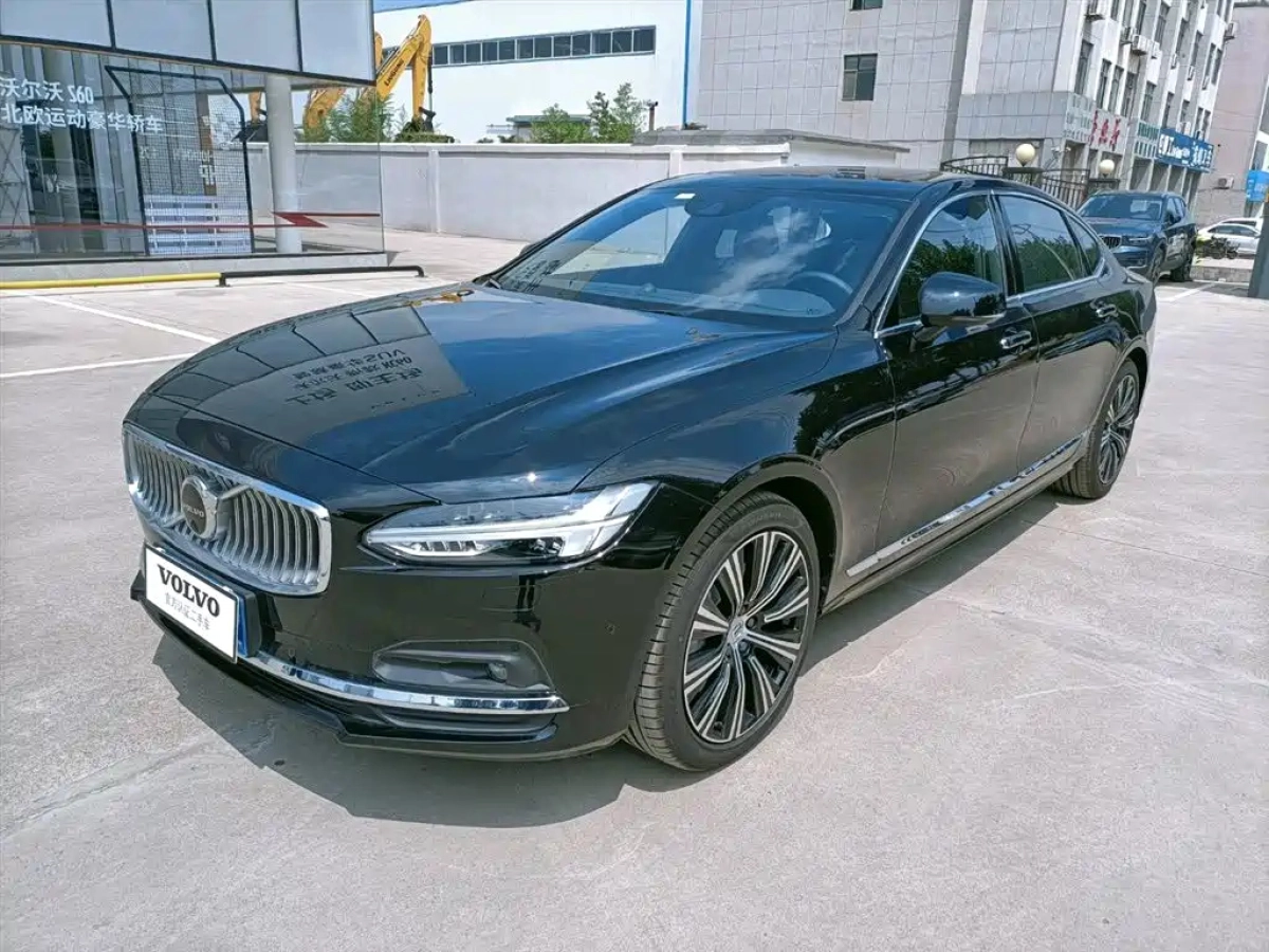 VOLVO S90