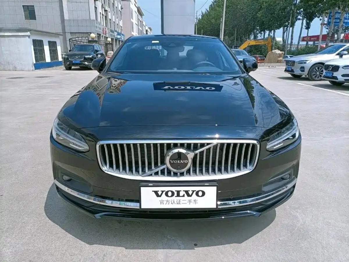 VOLVO S90