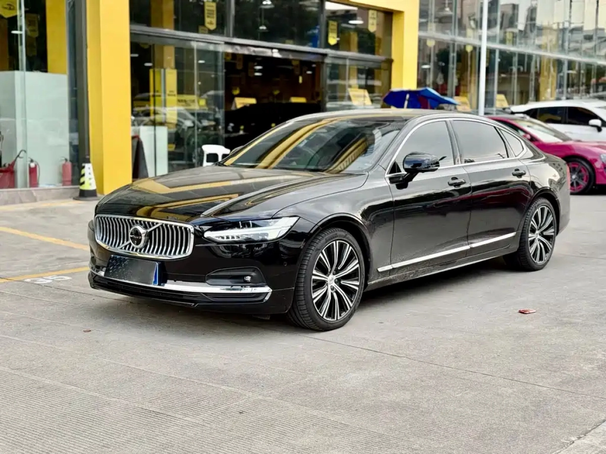 VOLVO S90