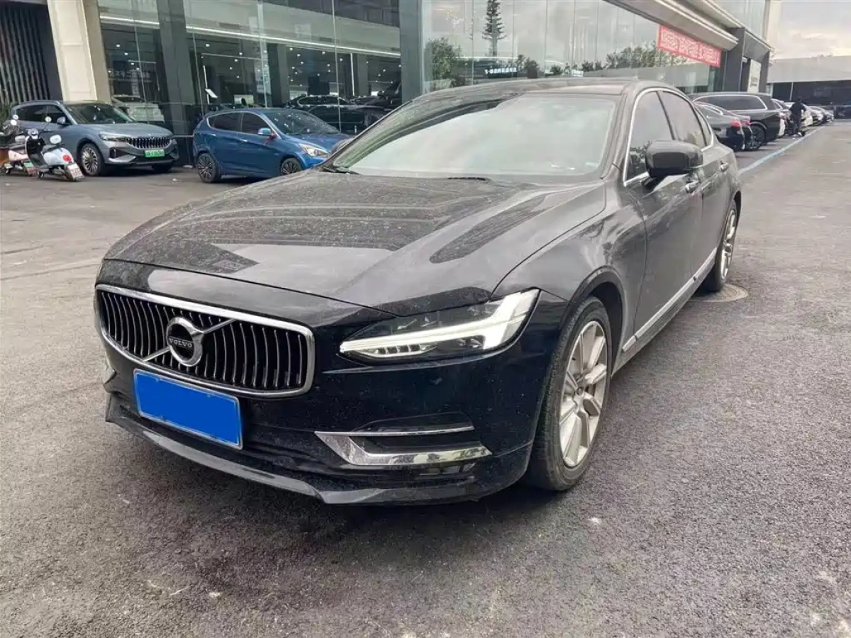 VOLVO S90