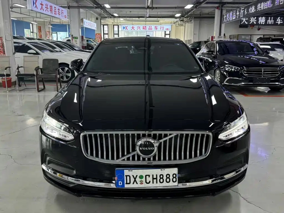 VOLVO S90