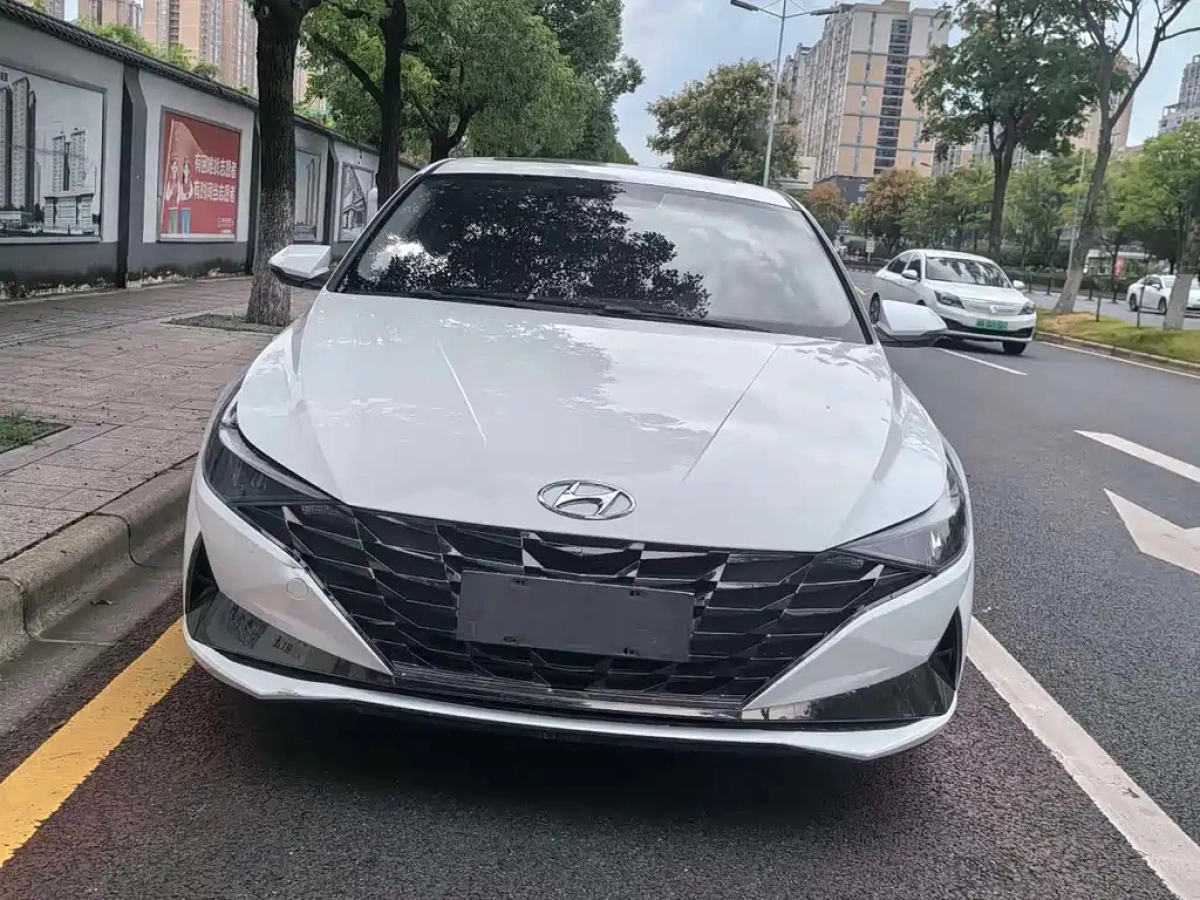 HYUNDAI ELANTRA