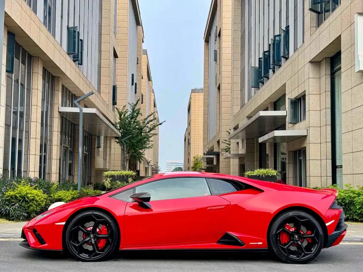 LAMBORGHINI HURACAN