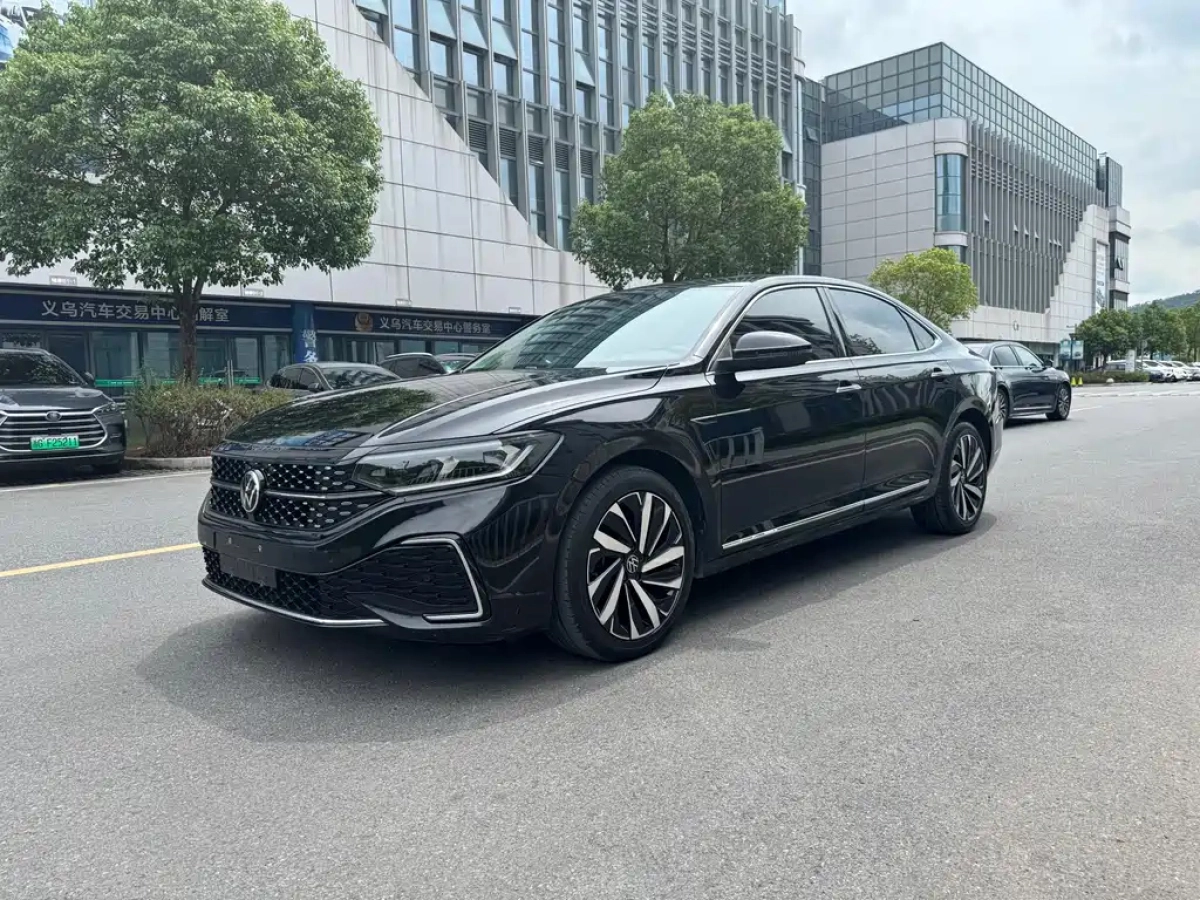 VOLKSWAGEN PASSAT  2022