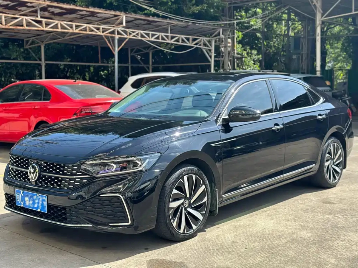 VOLKSWAGEN PASSAT  2022