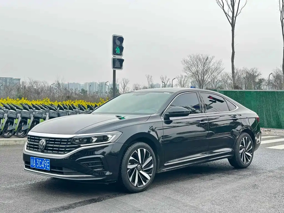VOLKSWAGEN PASSAT  2022