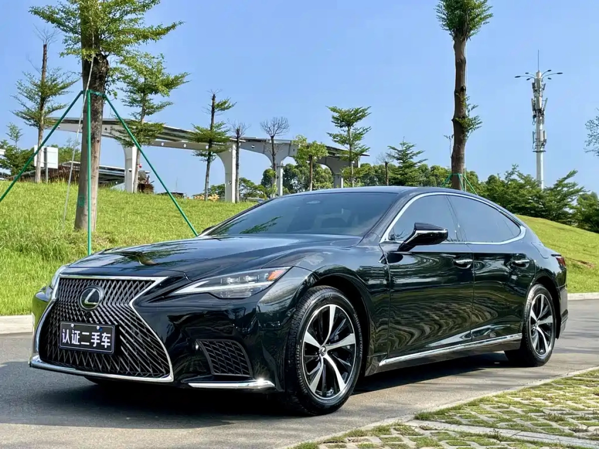 LEXUS LS  2024