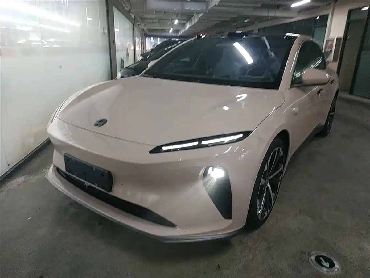 NIO ET5
