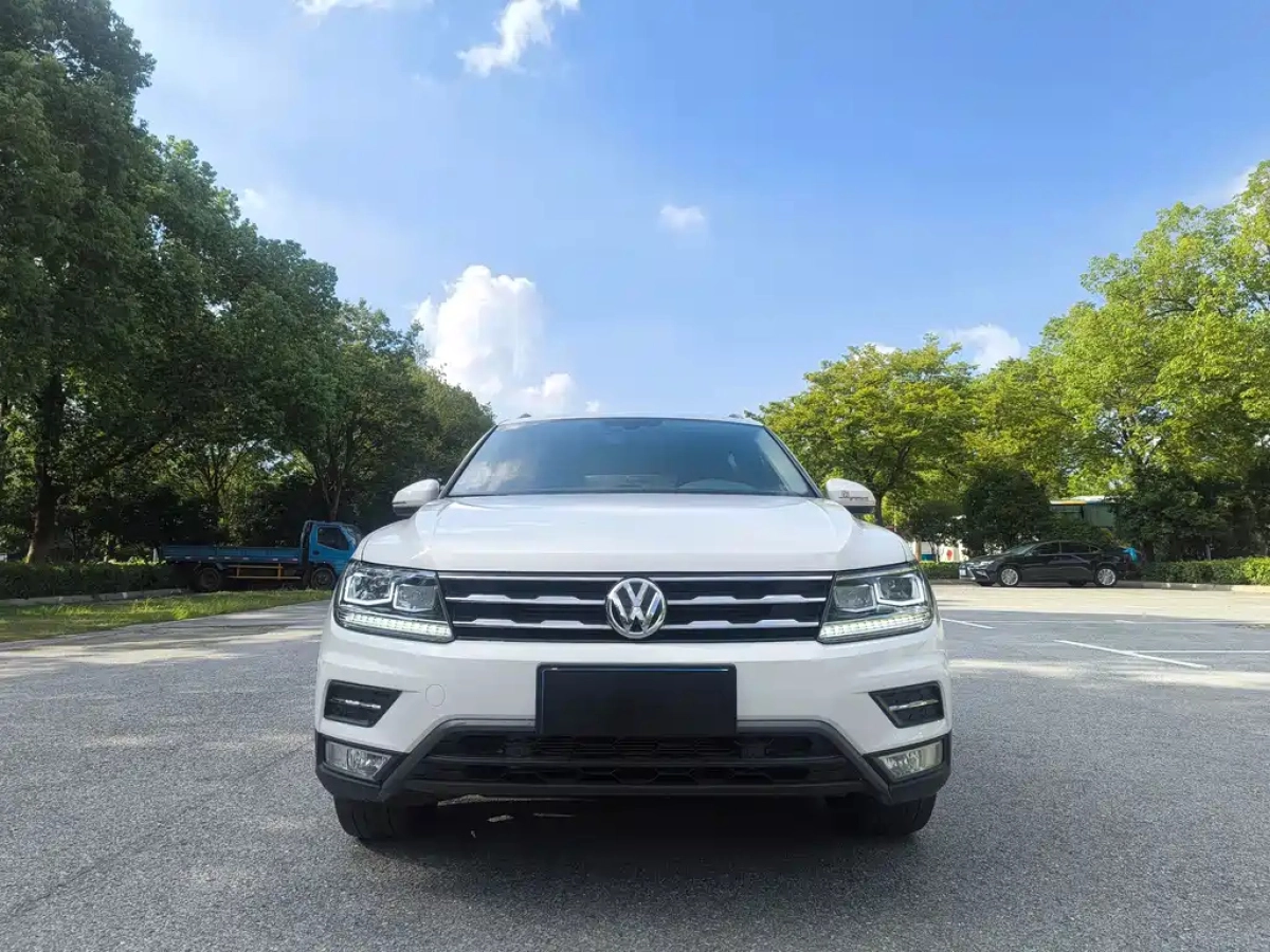 VOLKSWAGEN TIGUAN L