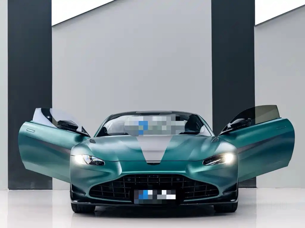 ASTON MARTIN V8 VANTAGE