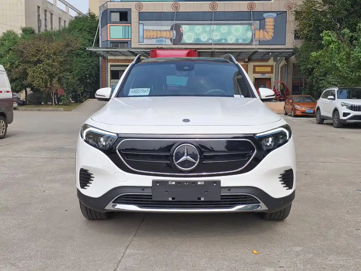 MERCEDES BENZ EQB  2024