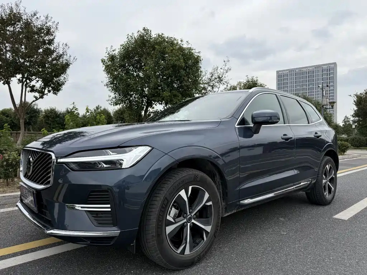 VOLVO XC60  2025