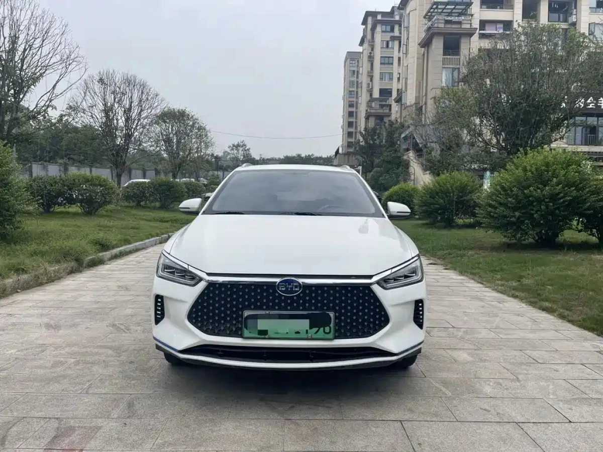 BYD E2