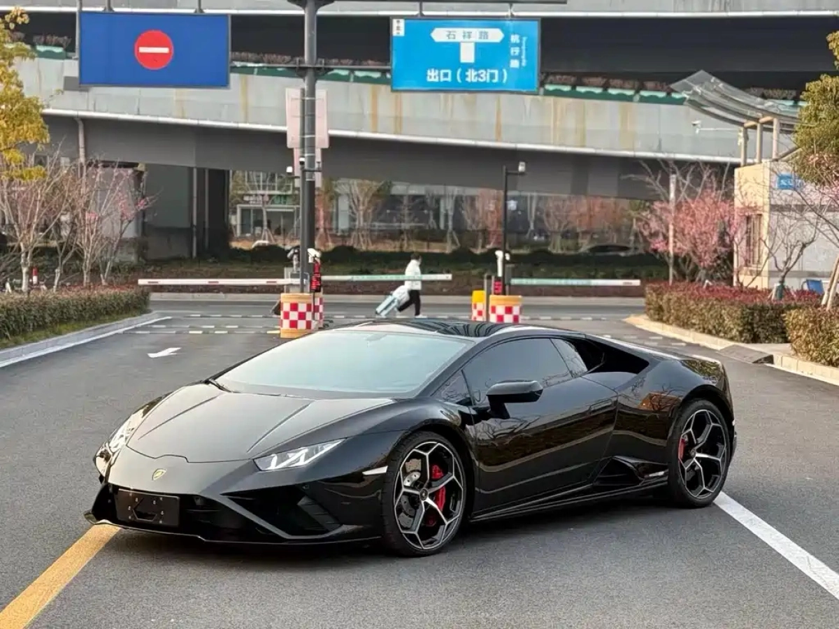 LAMBORGHINI HURACAN