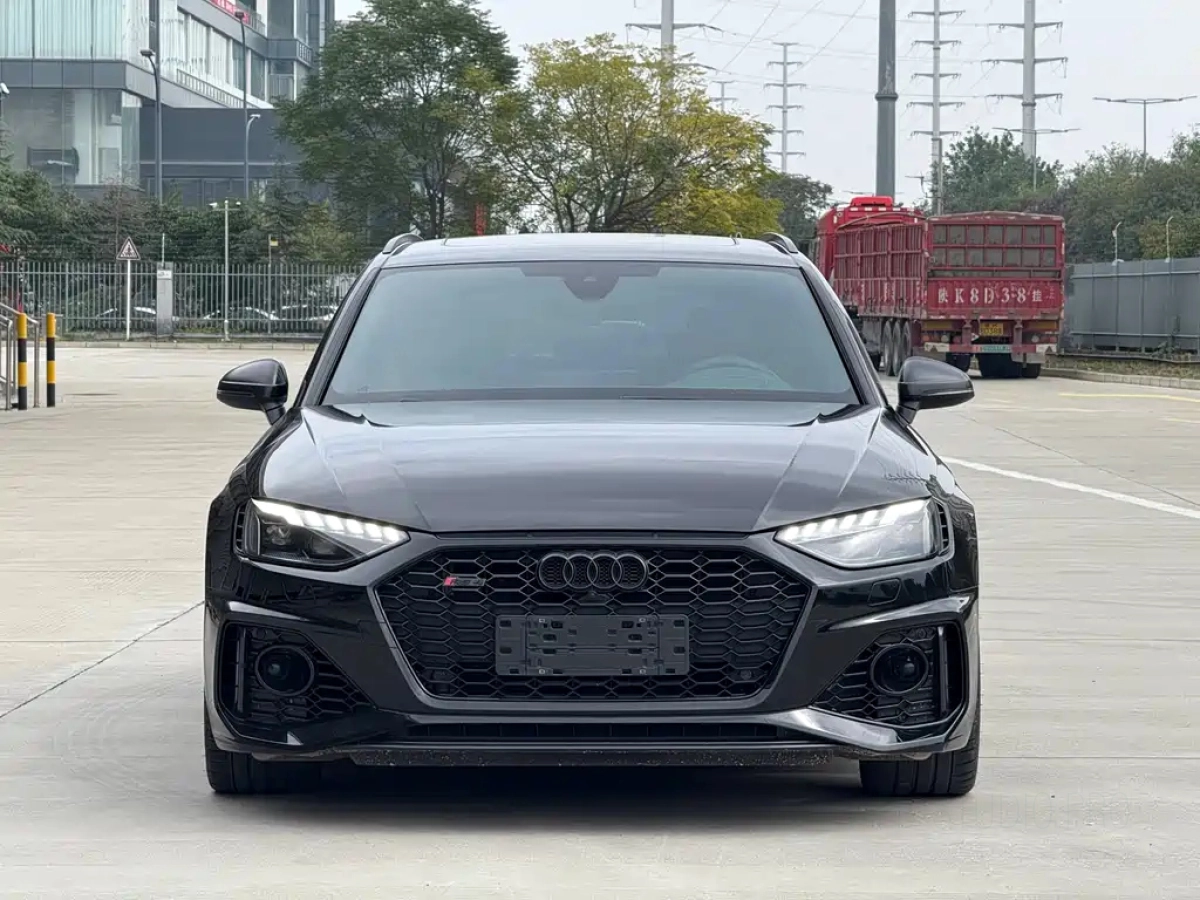 AUDI RS 4