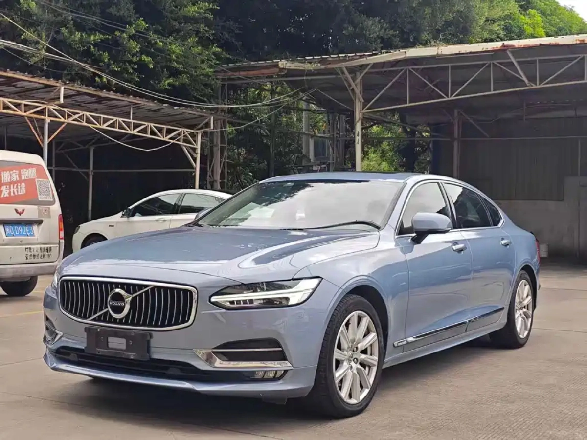 VOLVO S90